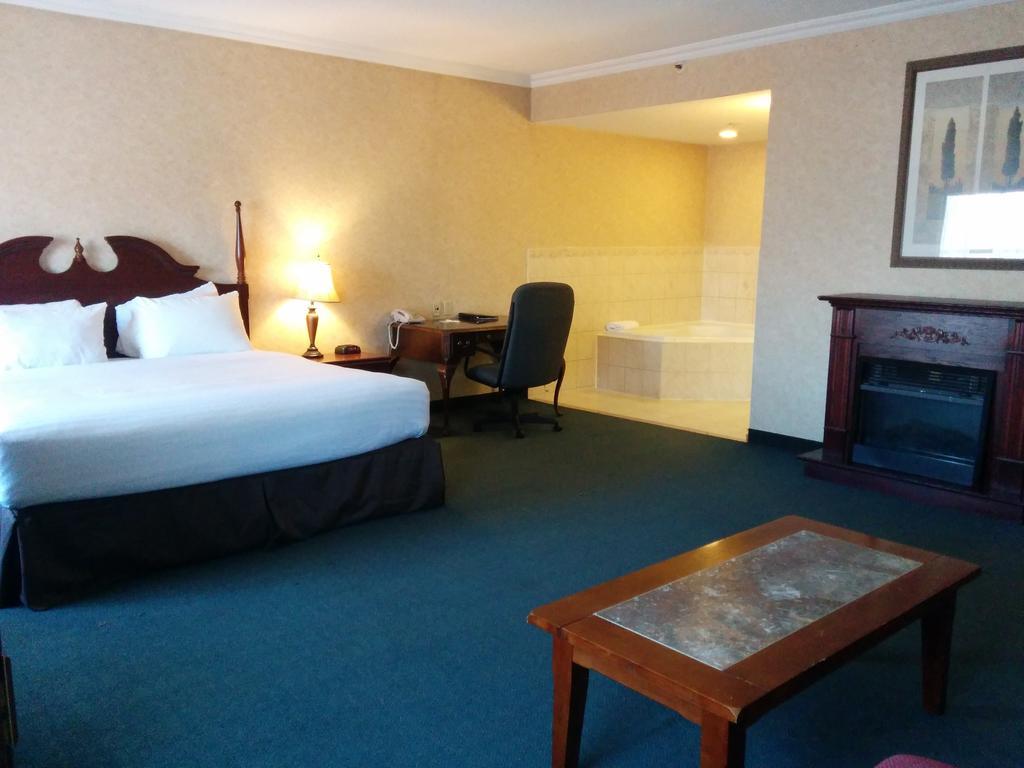 Hotel Days By Wyndham East Lakeview 3*