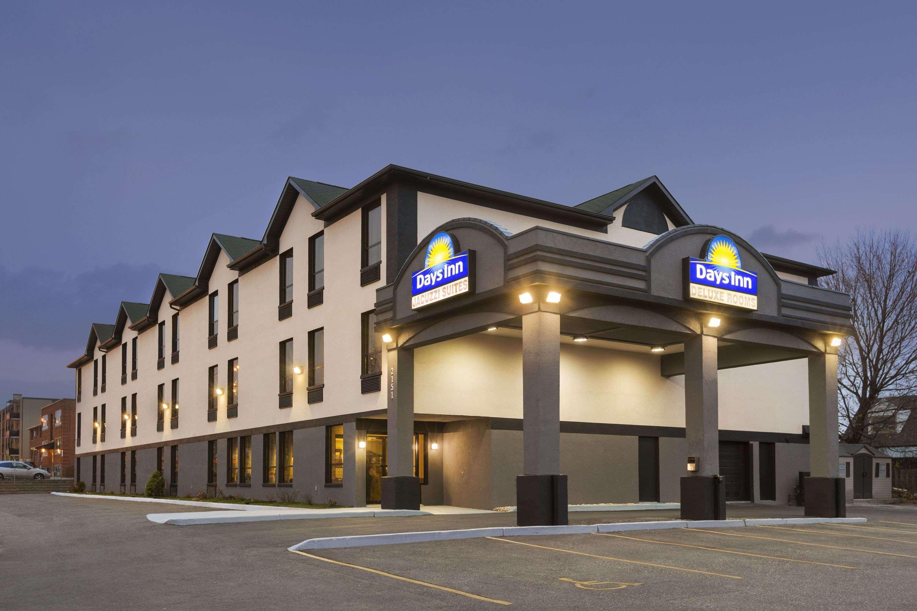 Hotel Days By Wyndham East Lakeview 3*