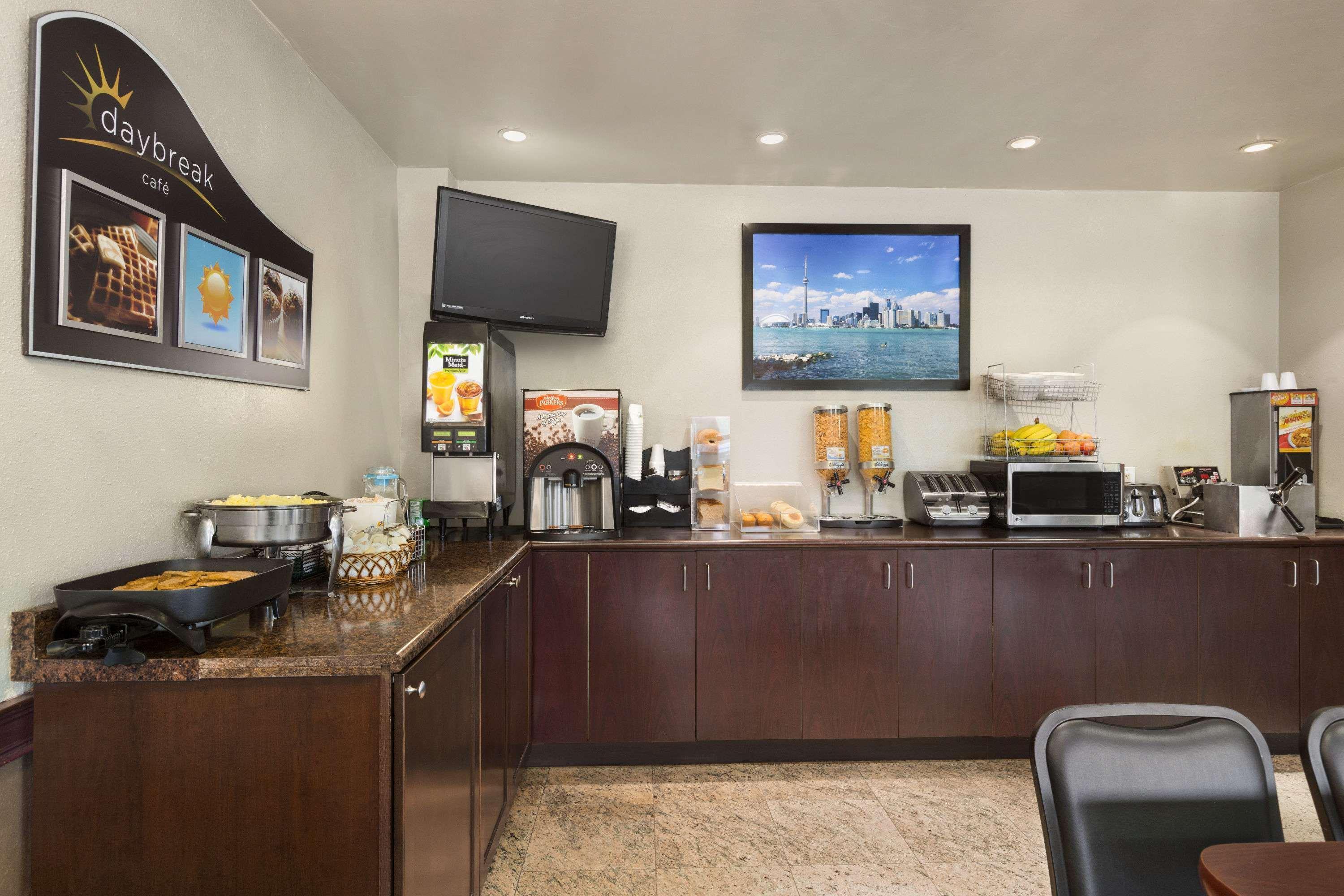 Days By Wyndham East Lakeview