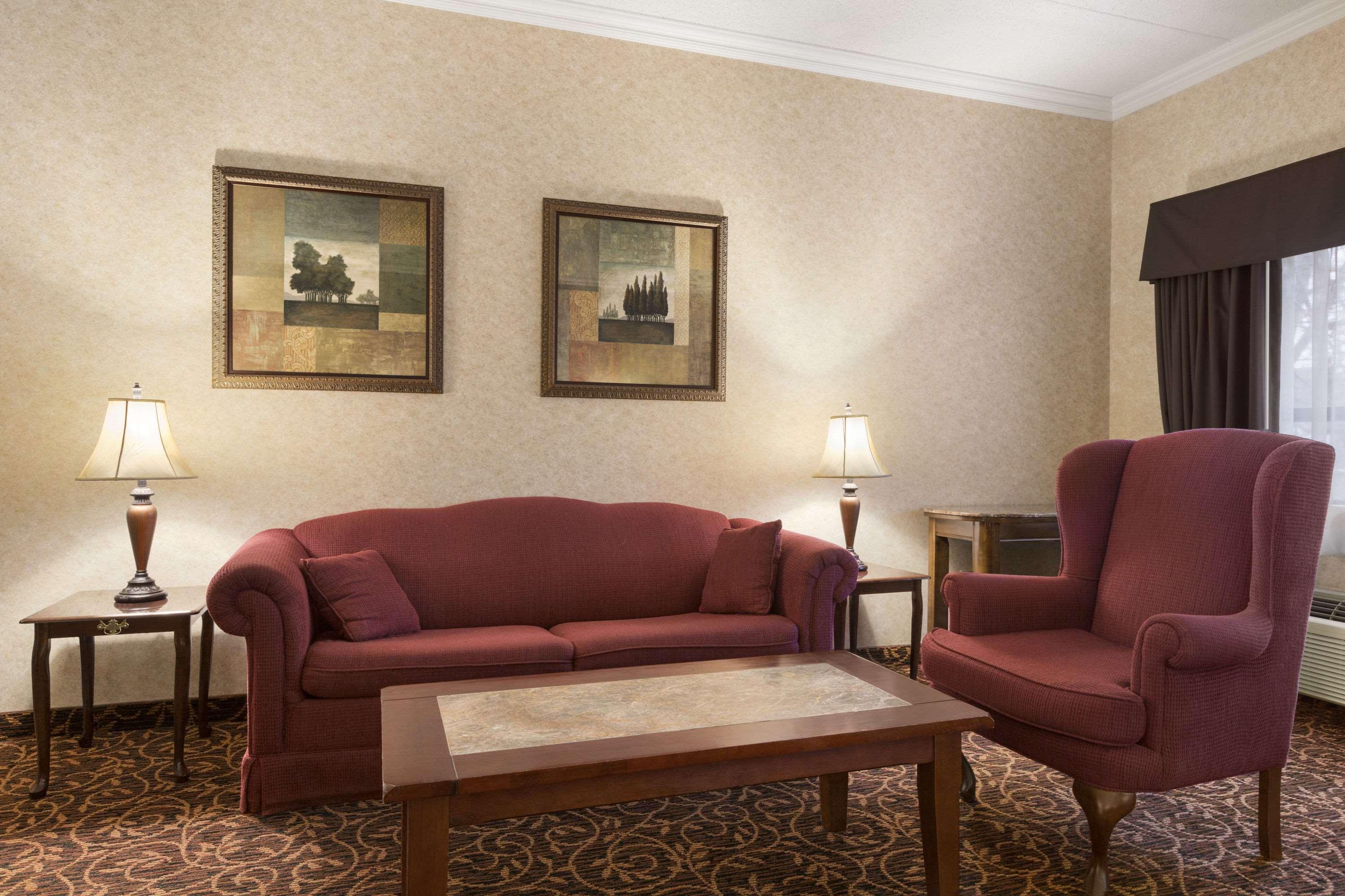 Days By Wyndham East Lakeview 3*