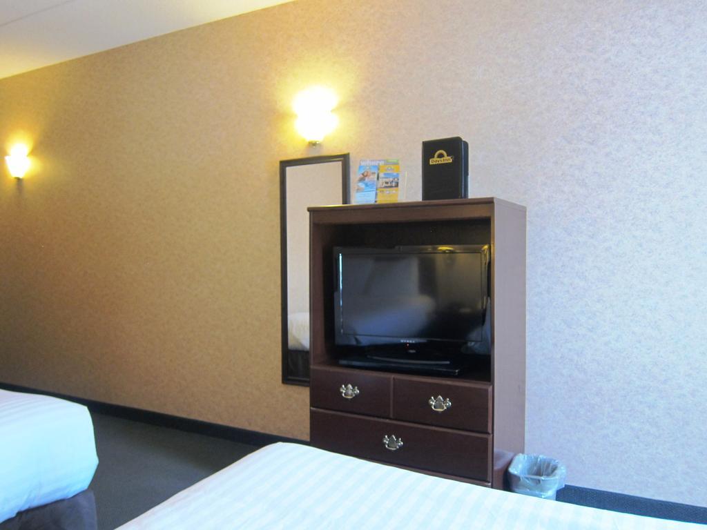 Hotel Days By Wyndham East Lakeview 3*