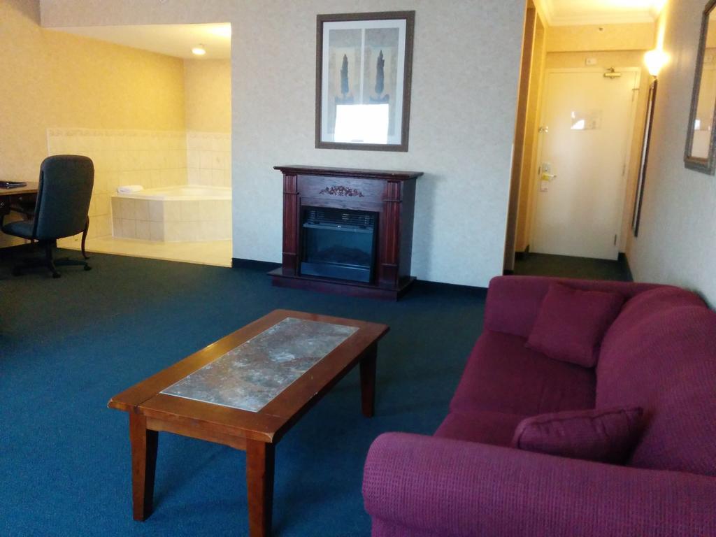 Days By Wyndham East Lakeview Toronto