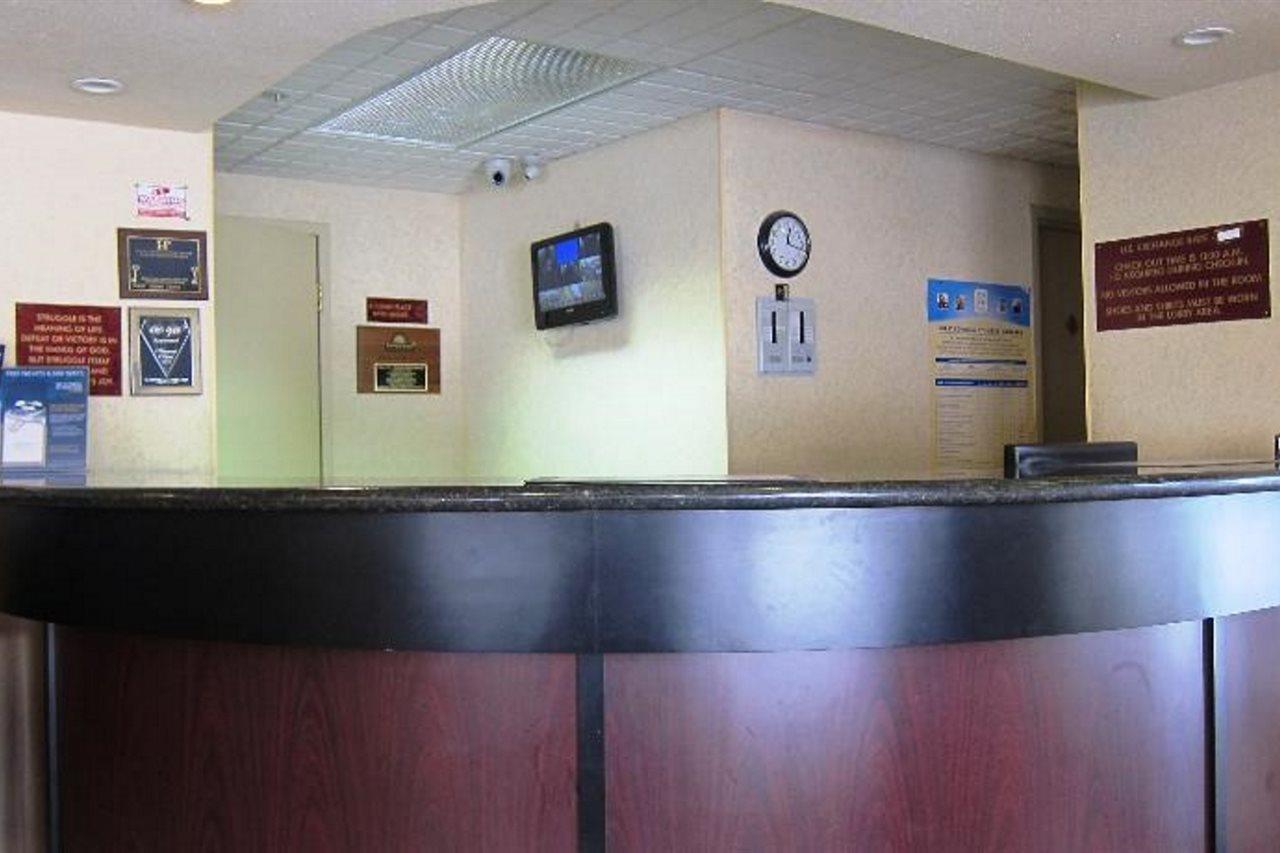 Hotel Days By Wyndham East Lakeview