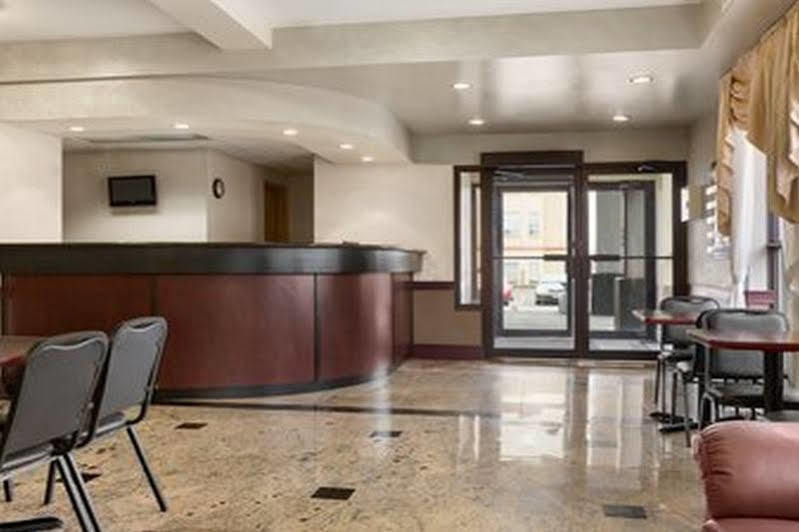 Days By Wyndham East Lakeview 3* Toronto